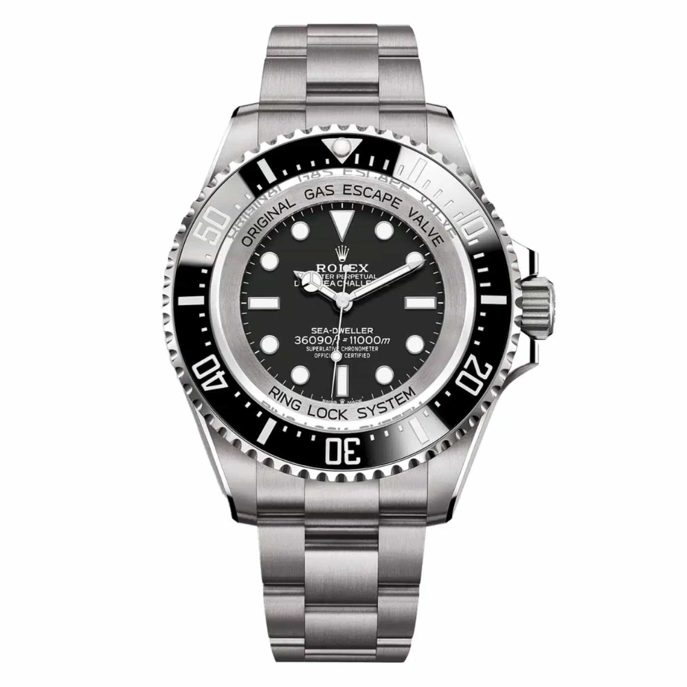 Sporty rectangular, steel, black dial