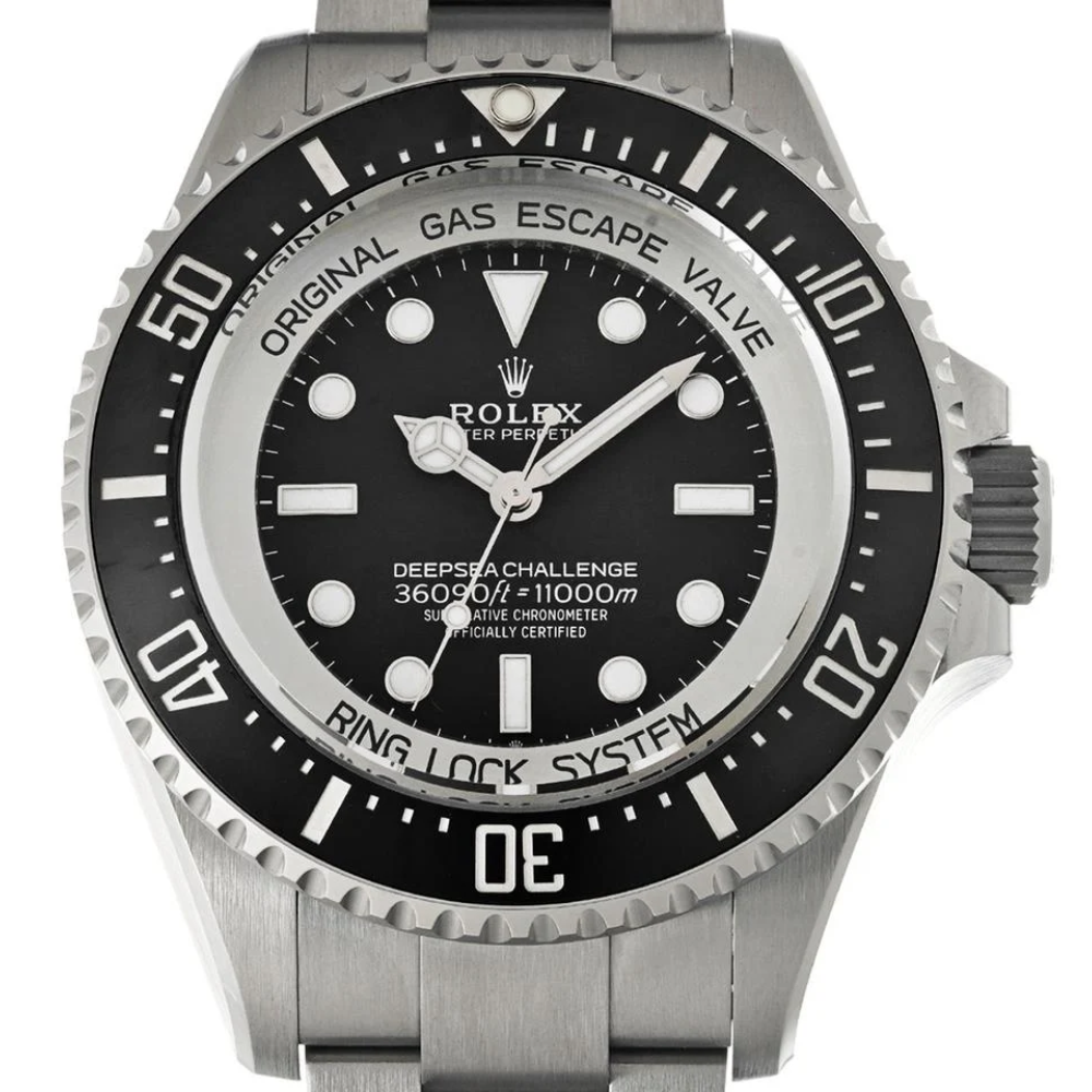 Sporty rectangular, steel, black dial