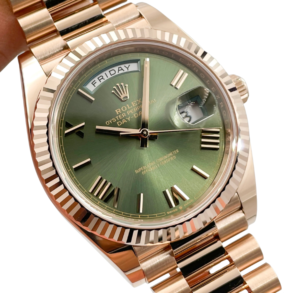 Full rose gold, wide polished bezel, green sunburst dial