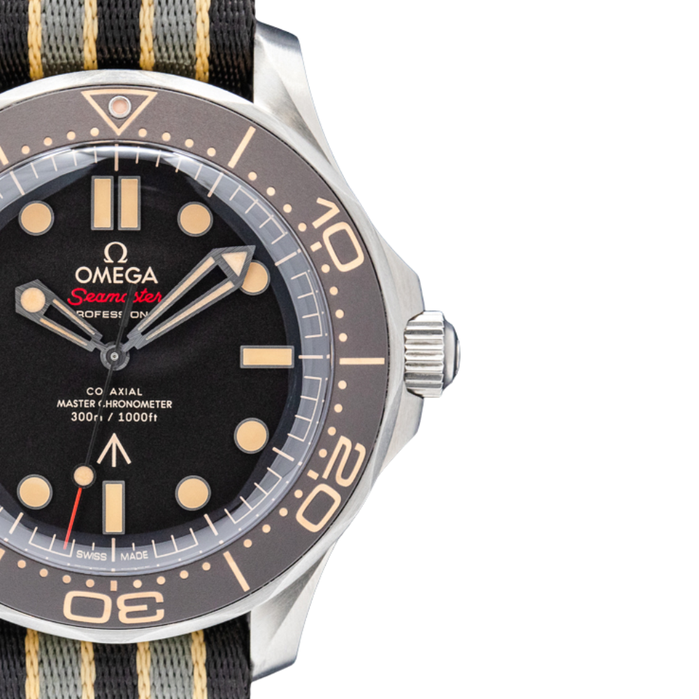 Vintage diver, black dial with cream markers, black NATO strap with beige stripe