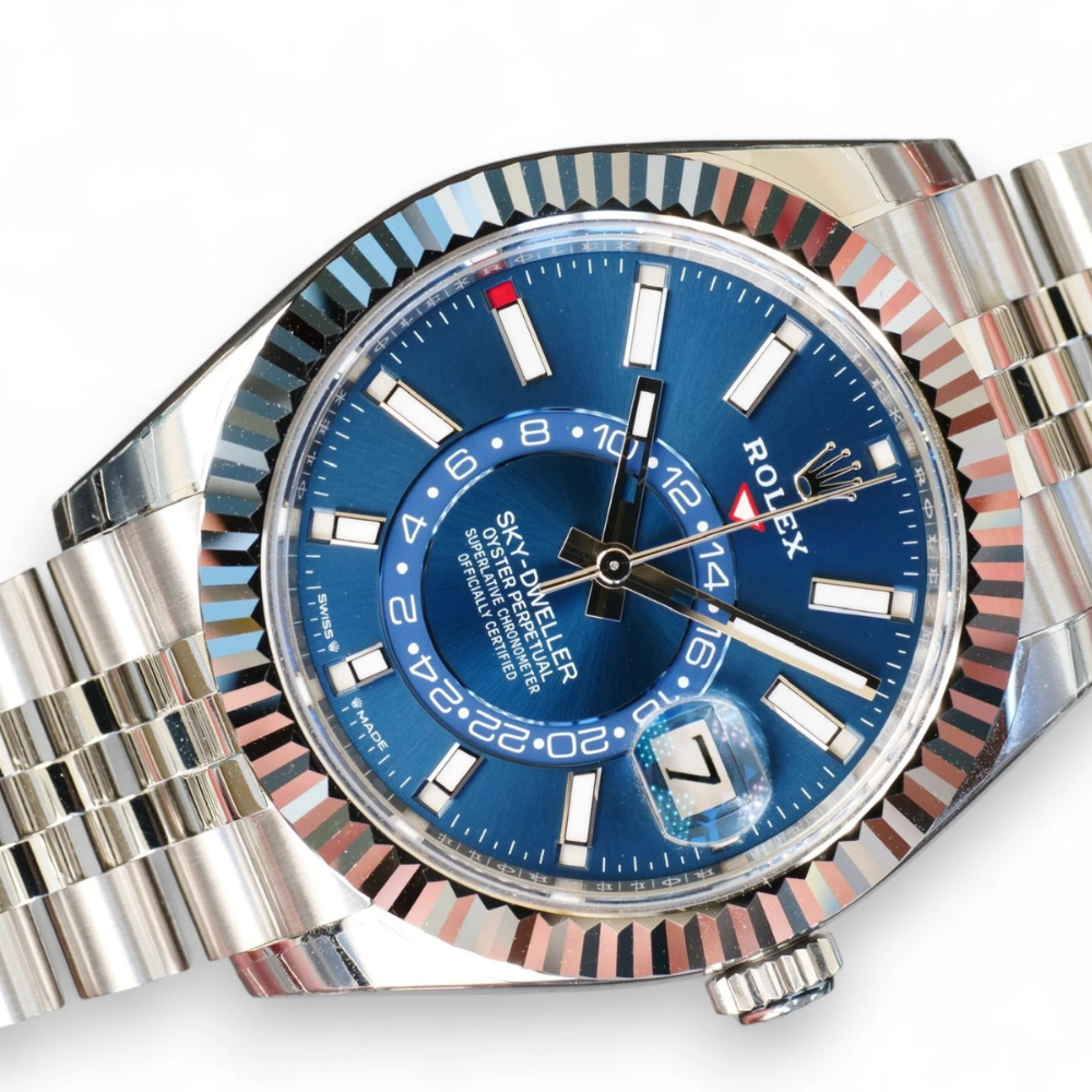 Sport-dress three-hand, steel, navy sunburst dial