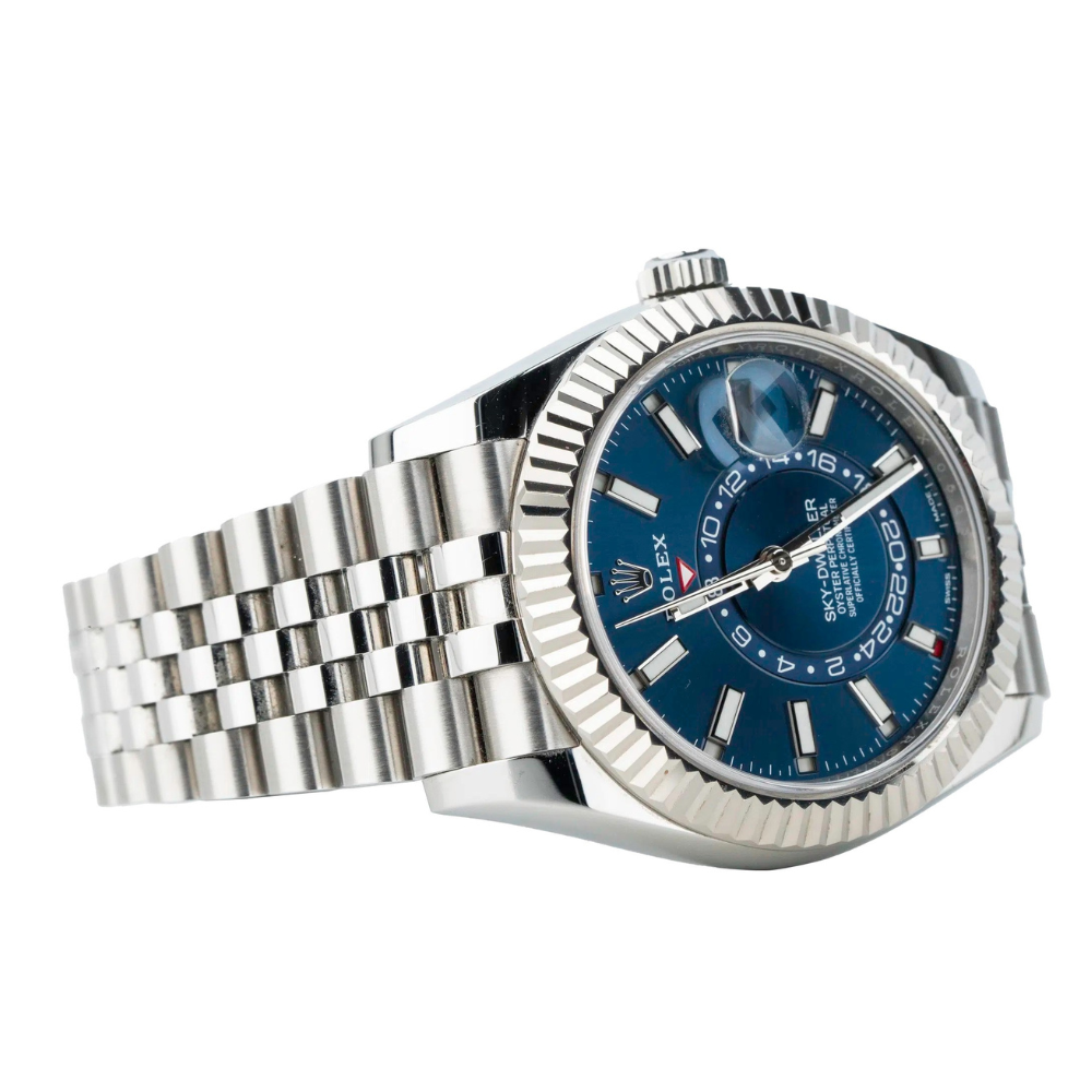 Sport-dress three-hand, steel, navy sunburst dial