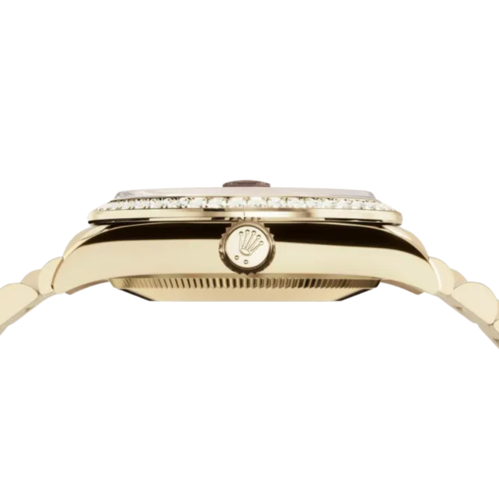 Rounded square with pushers on both sides, full gold, wine gradient dial