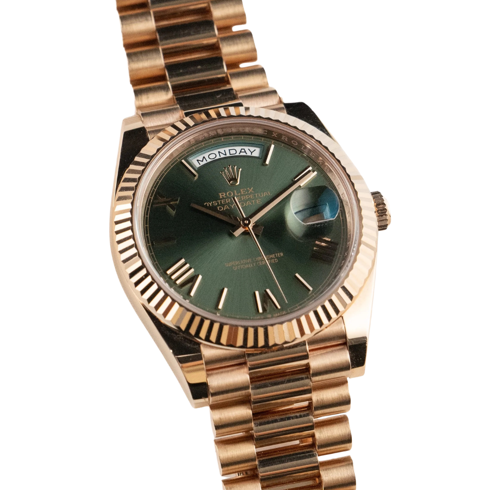 Full rose gold, wide polished bezel, green sunburst dial