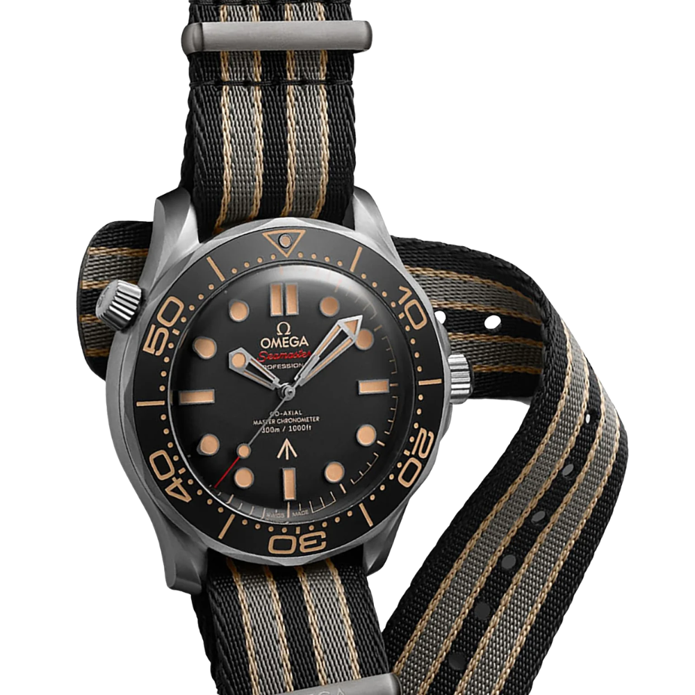 Vintage diver, black dial with cream markers, black NATO strap with beige stripe