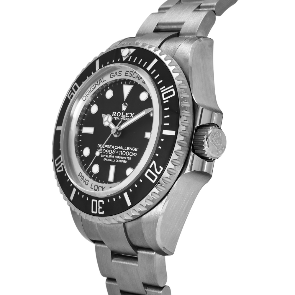 Sporty rectangular, steel, black dial