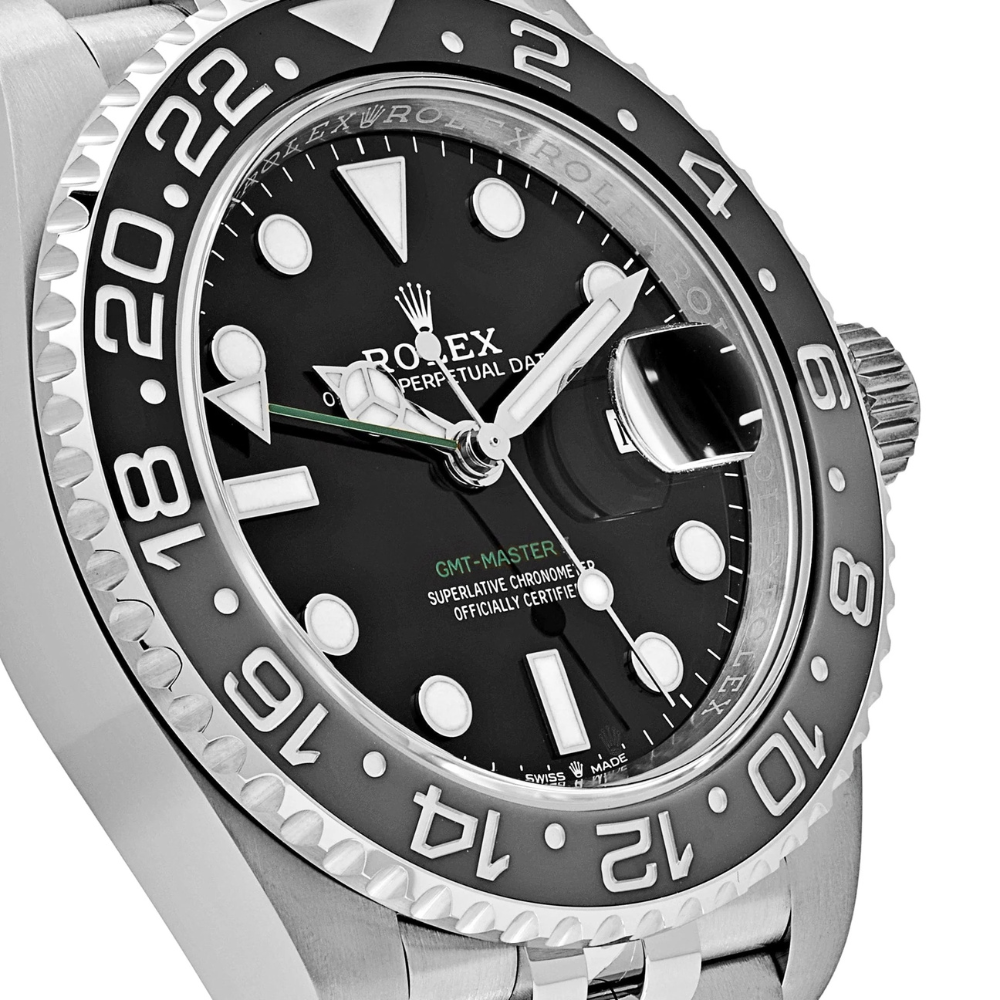 Classic three-hand, polished steel, smooth bezel, black dial with triangle at 12