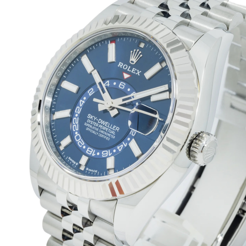 Sport-dress three-hand, steel, navy sunburst dial