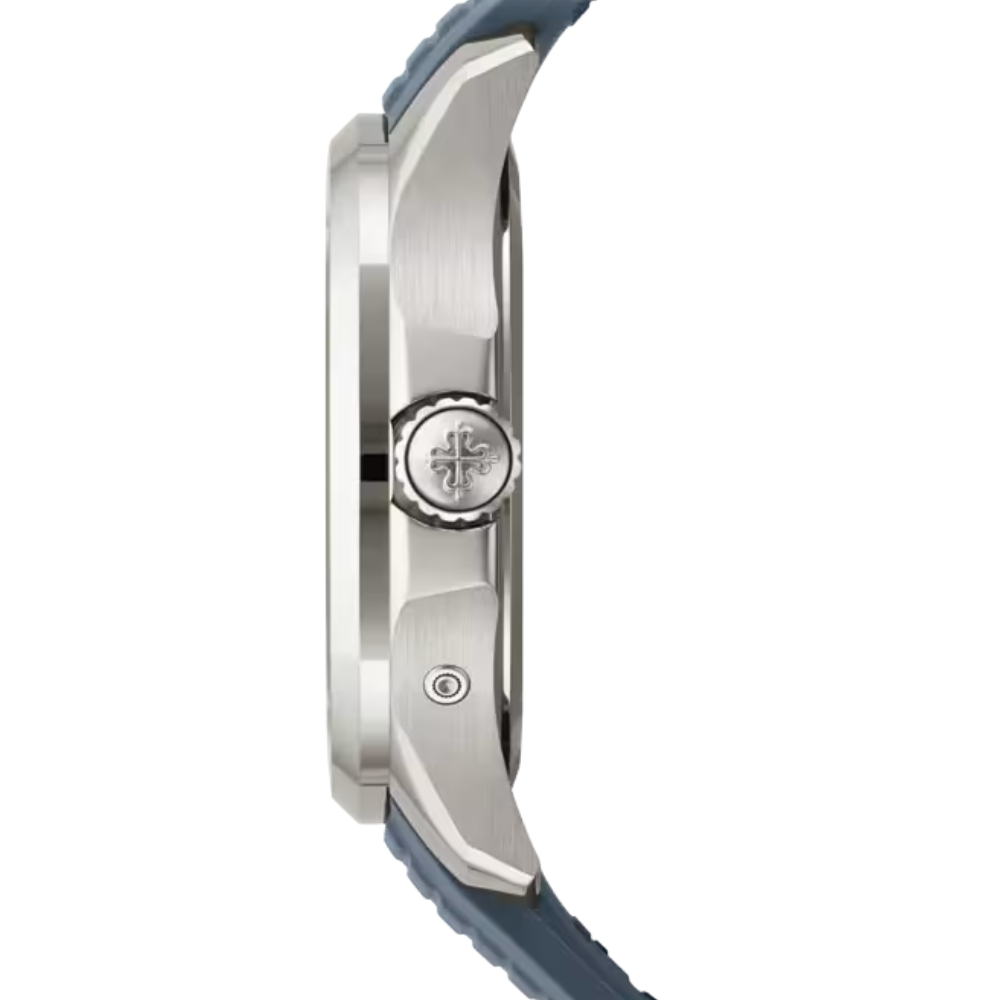 Round, steel, navy sunburst dial, navy rubber strap