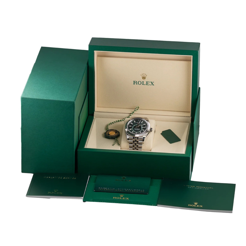 Sport-dress three-hand, steel, green sunburst dial