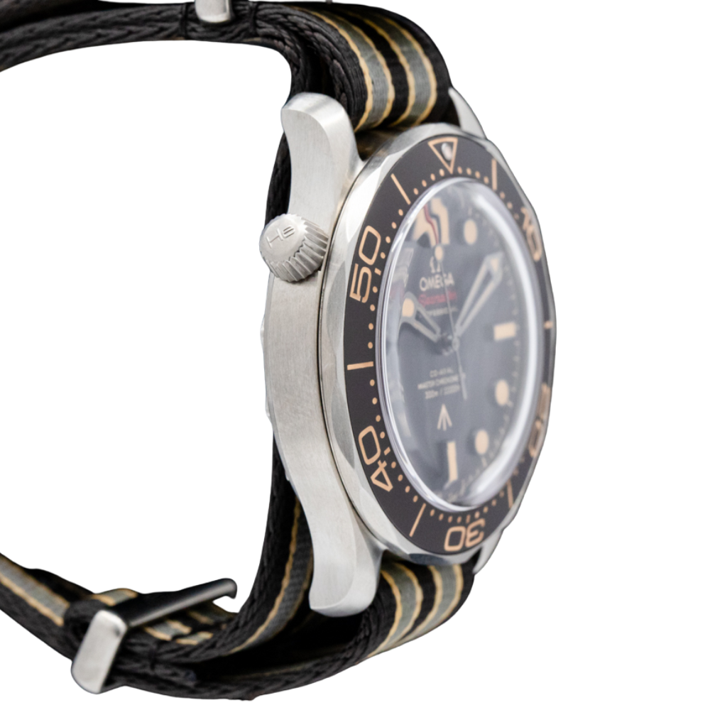 Vintage diver, black dial with cream markers, black NATO strap with beige stripe