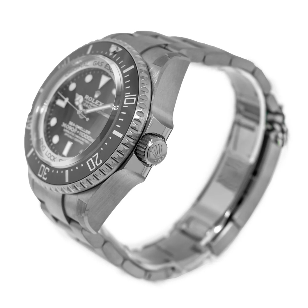 Sporty rectangular, steel, black dial