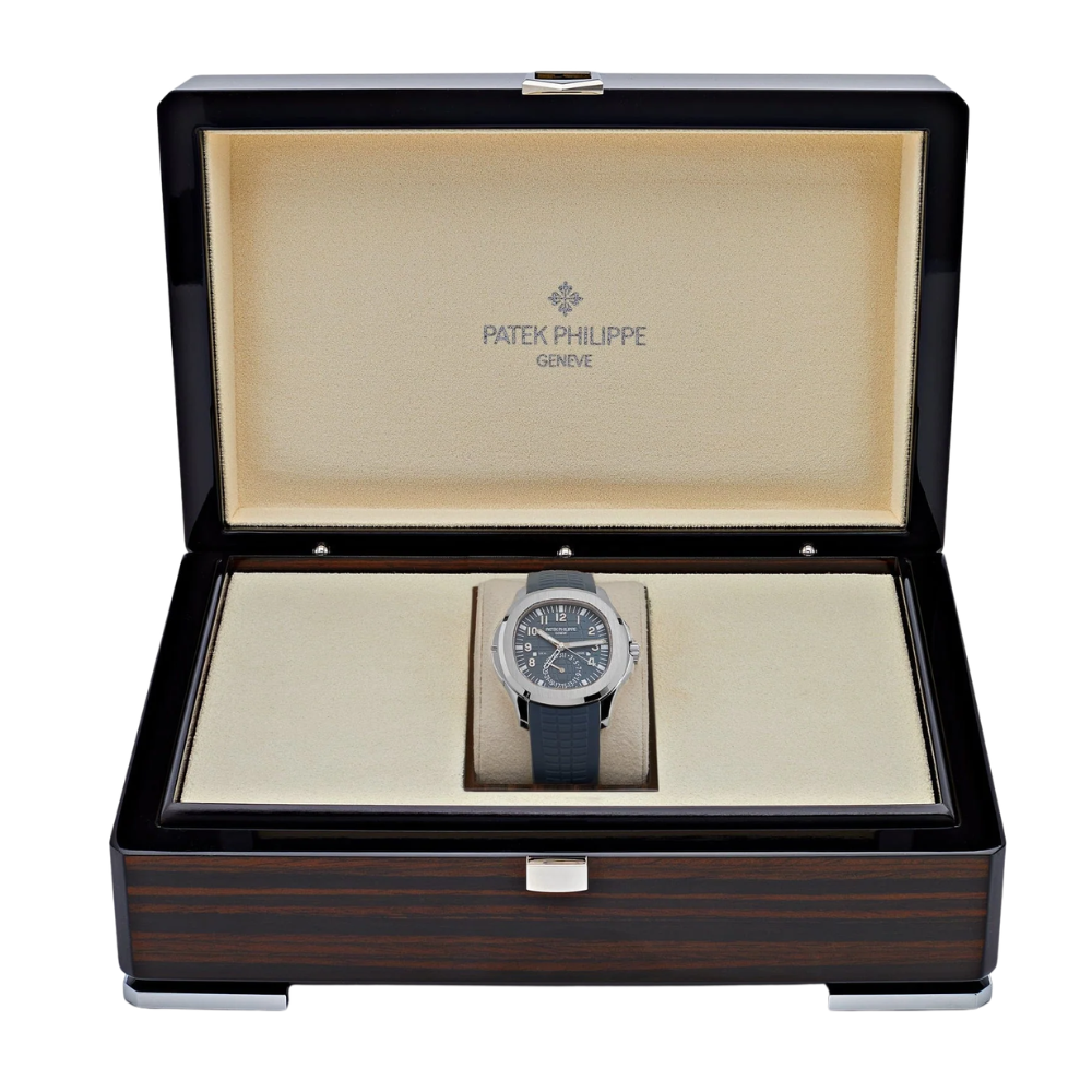 Round, steel, navy sunburst dial, navy rubber strap